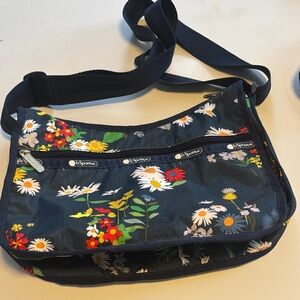 LeSPORT SAC NAVY BLUE FLORAL HOBO BAG ADJUSTABLE STRAP RIP TORN NYLON MATERIAL